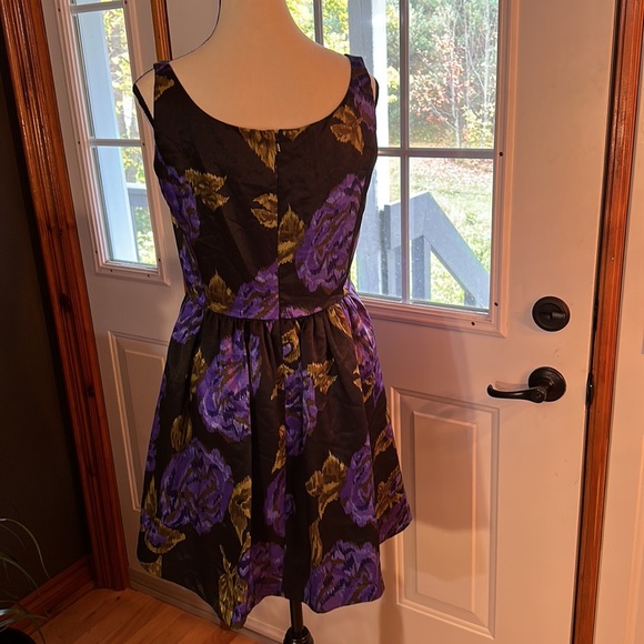 Becky & Max Dress - Picture 2 of 8